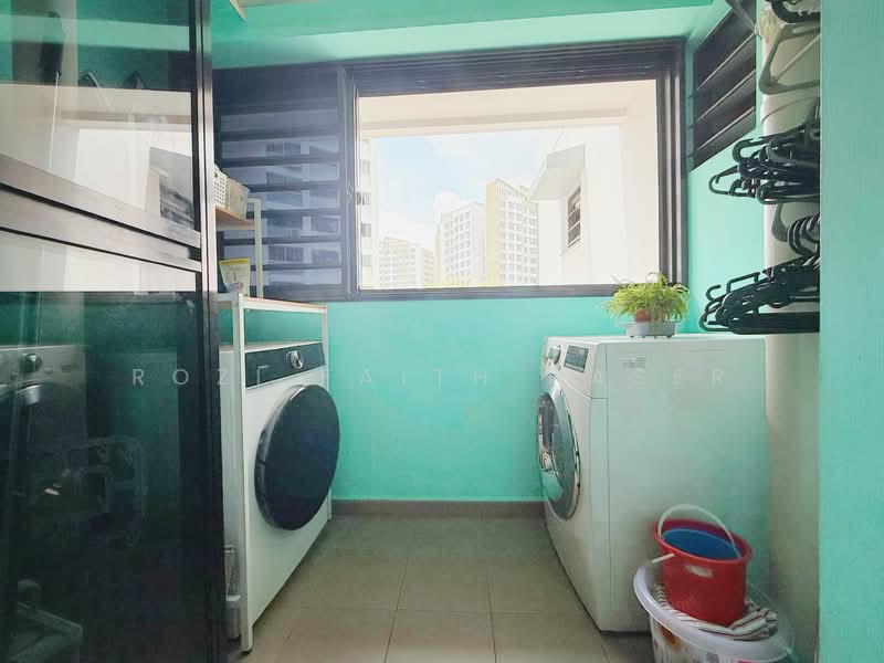 869A Tampines Avenue 8 HDB Flat For Sale at S$ 699,000 | PropertyGuru Singapore - Balcony