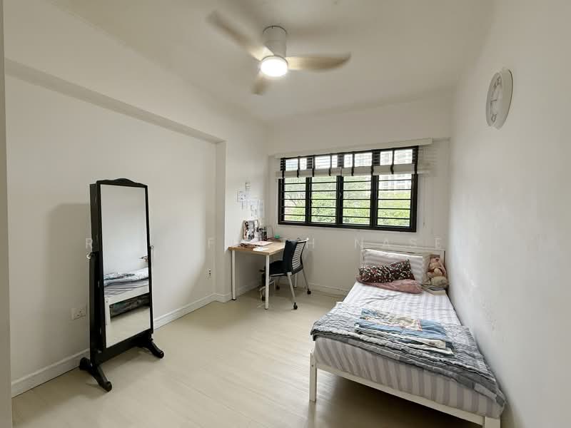 869A Tampines Avenue 8 HDB Flat For Sale at S$ 699,000 | PropertyGuru Singapore - Bedroom