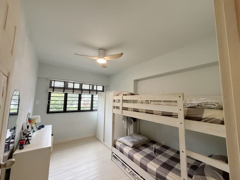 869A Tampines Avenue 8 HDB Flat For Sale at S$ 699,000 | PropertyGuru Singapore - Bedroom