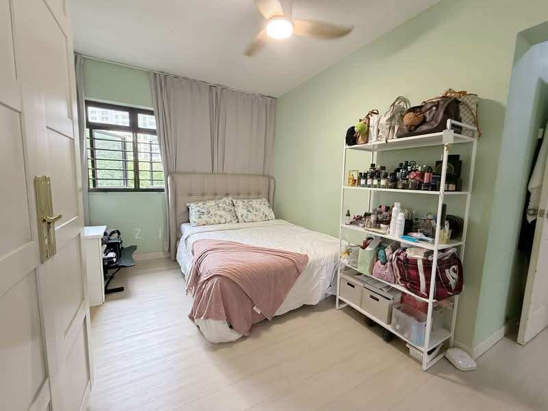 869A Tampines Avenue 8 HDB Flat For Sale at S$ 699,000 | PropertyGuru Singapore - Bedroom