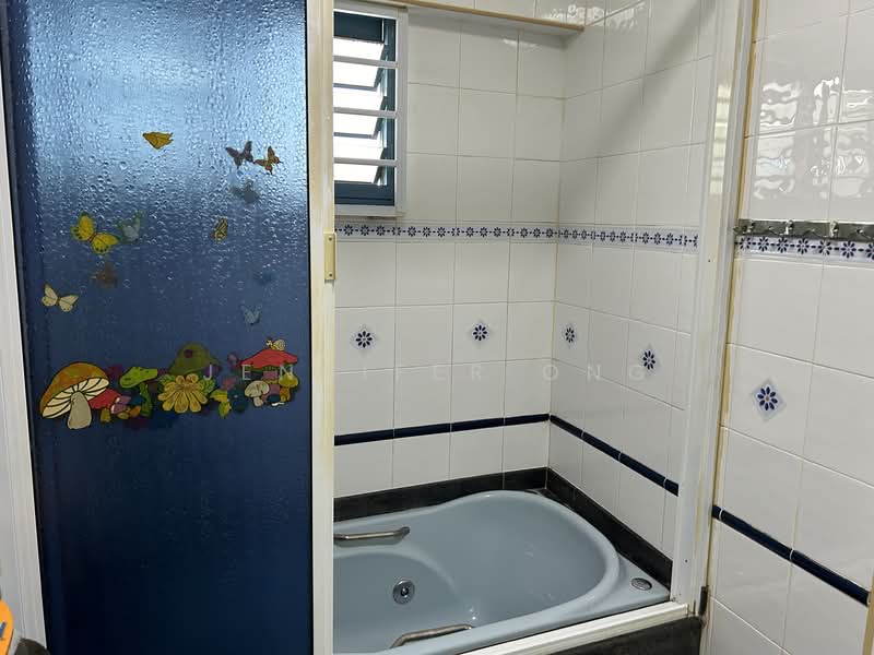 469 Admiralty Drive, 469 Admiralty Drive, 4 Bedrooms, 1,200 sqft, HDB Flat For Rent, by Jennifer Ong, 500065004 - Bathroom - PropertyGuru.com.sg