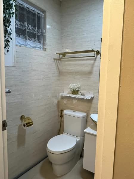 205 Choa Chu Kang Central HDB Flat For Sale at S$ 830,000 | PropertyGuru Singapore - Bathroom