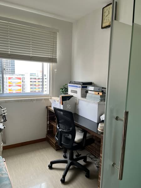 205 Choa Chu Kang Central HDB Flat For Sale at S$ 830,000 | PropertyGuru Singapore - Study