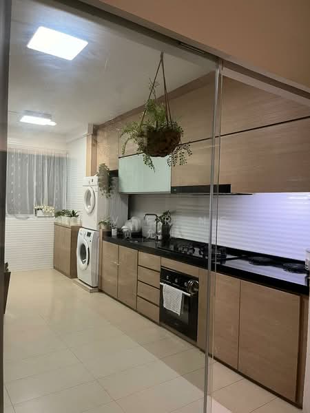 205 Choa Chu Kang Central HDB Flat For Sale at S$ 830,000 | PropertyGuru Singapore - Kitchen