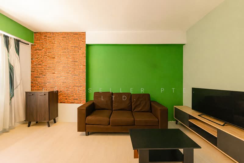 468A Bukit Batok West Avenue 9 HDB Flat For Sale at S$ 350,000 | PropertyGuru Singapore - Living Room