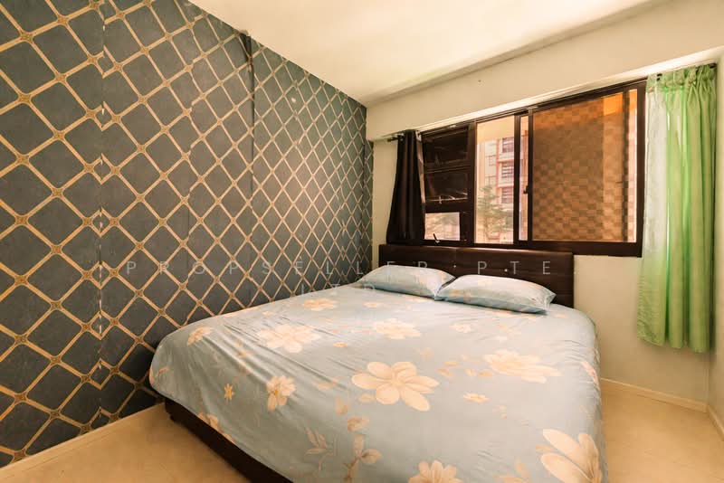 468A Bukit Batok West Avenue 9 HDB Flat For Sale at S$ 350,000 | PropertyGuru Singapore - Bedroom