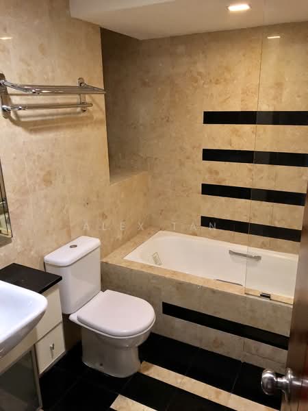 The Warren Apartment For Sale at S$ 1,350,000 | PropertyGuru Singapore - Bathroom