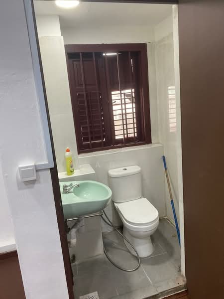 Serangoon Road, Clive Street/ Dunlop Street etc, 600 sqft, Shop / Shophouse For Rent, by Van Kas, 500065055 - Bathroom - CommercialGuru.com.sg