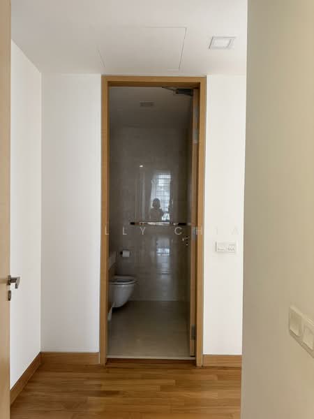 Urban Suites @ Hullet Road, 3 Hullet Road, 4 Bedrooms, 2,001 sqft, Condominium For Rent, by Milly Chia, 500065056 - Bathroom - PropertyGuru.com.sg