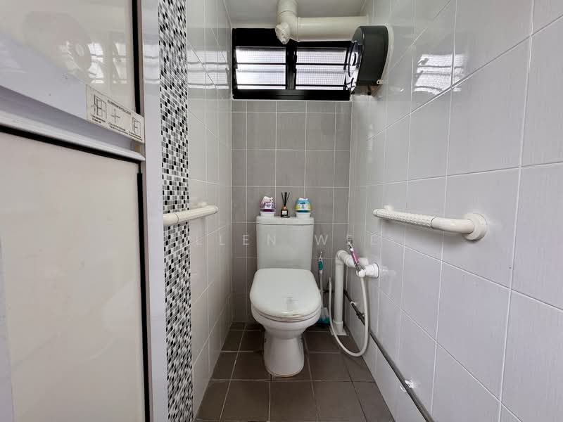 75 Bedok North Road HDB Flat For Sale at S$ 333,000 | PropertyGuru Singapore - Bathroom