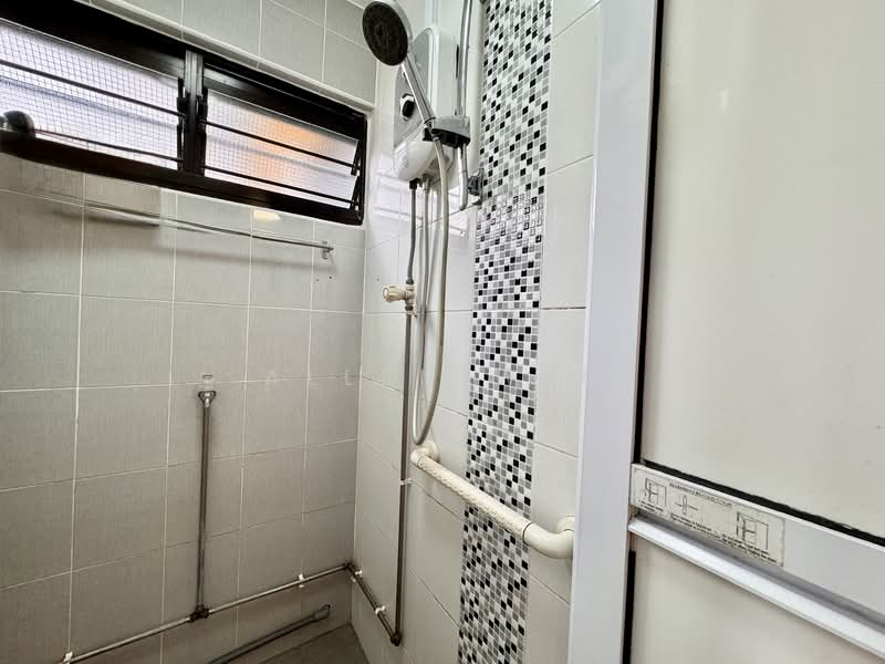 75 Bedok North Road HDB Flat For Sale at S$ 333,000 | PropertyGuru Singapore - Bathroom