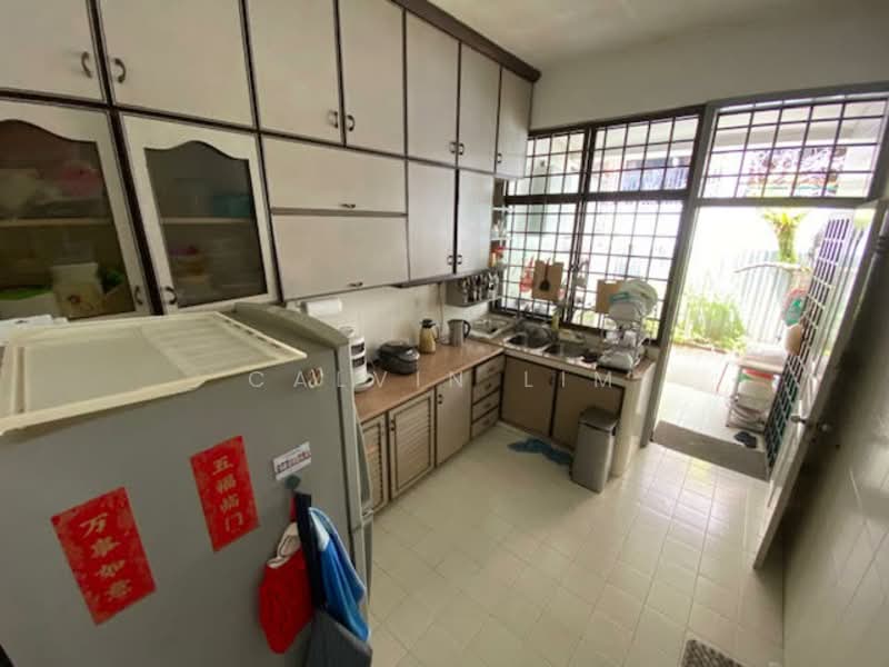 Mayflower Gardens, Mayflower Drive, 4 Bedrooms, 2,043 sqft, Terraced House For Rent, by Calvin Lim, 500065081 - Kitchen - PropertyGuru.com.sg