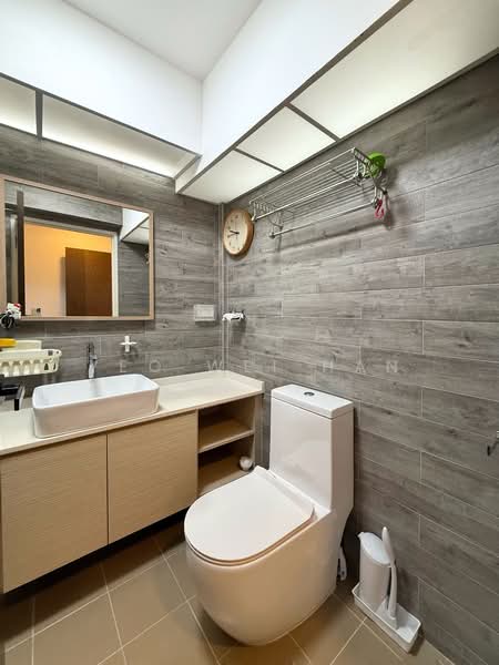 471B Fernvale Street HDB Flat For Sale at S$ 818,000 | PropertyGuru Singapore - Bathroom