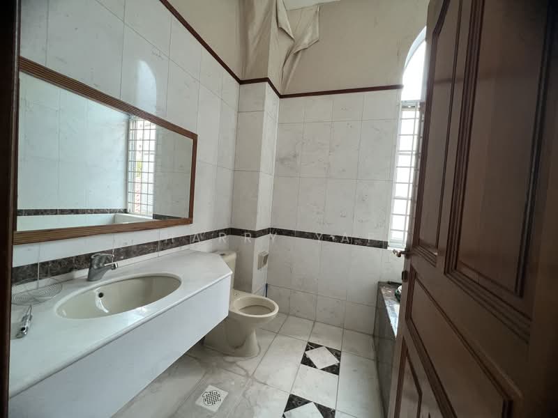 Jalan Merdu Detached House For Sale at S$ 6,800,000 | PropertyGuru Singapore - Bathroom