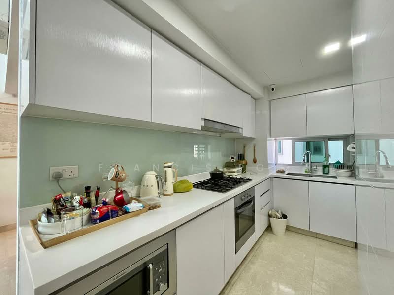 Eight Riversuites Condominium For Sale at S$ 2,199,999 | PropertyGuru Singapore - Kitchen
