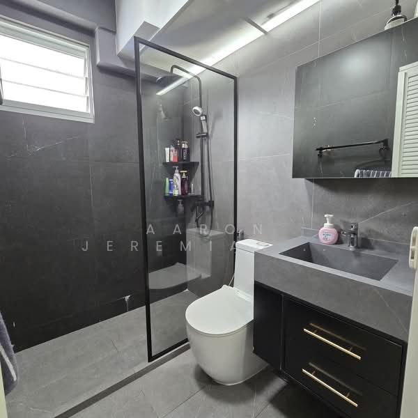 282A Sengkang East Avenue HDB Flat For Sale at S$ 848,000 | PropertyGuru Singapore - Bathroom