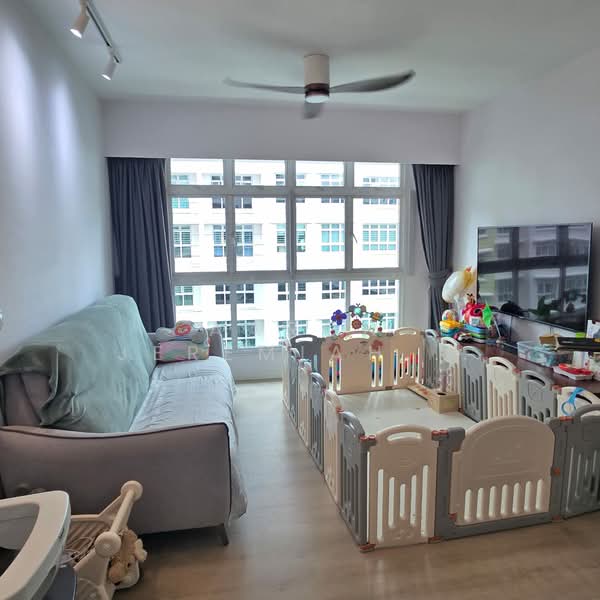 282A Sengkang East Avenue HDB Flat For Sale at S$ 848,000 | PropertyGuru Singapore - Living Room