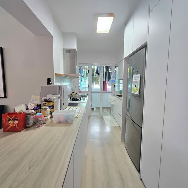 282A Sengkang East Avenue HDB Flat For Sale at S$ 848,000 | PropertyGuru Singapore - Kitchen