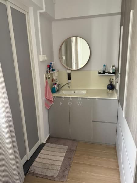 803 Tampines Avenue 4 HDB Flat For Sale at S$ 750,000 | PropertyGuru Singapore - Bathroom