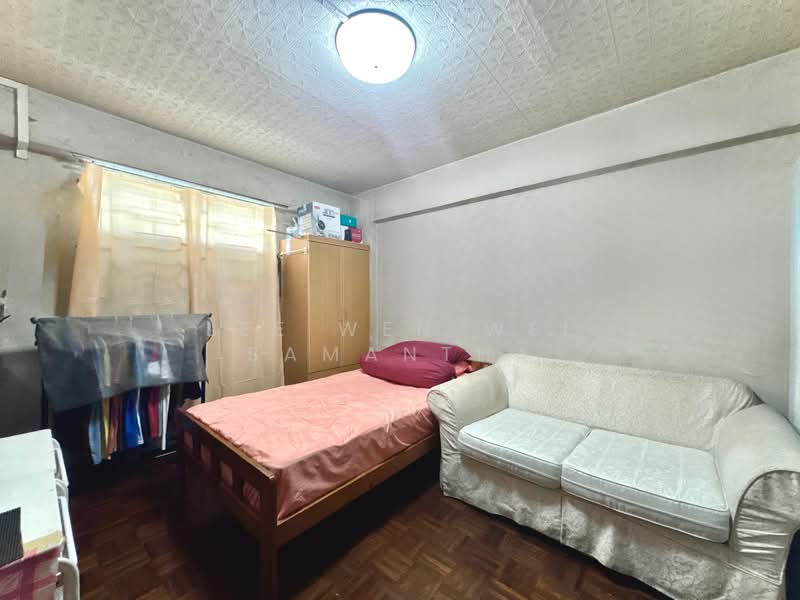 157 Lorong 1 Toa Payoh HDB Flat For Sale at S$ 420,000 | PropertyGuru Singapore - Bedroom