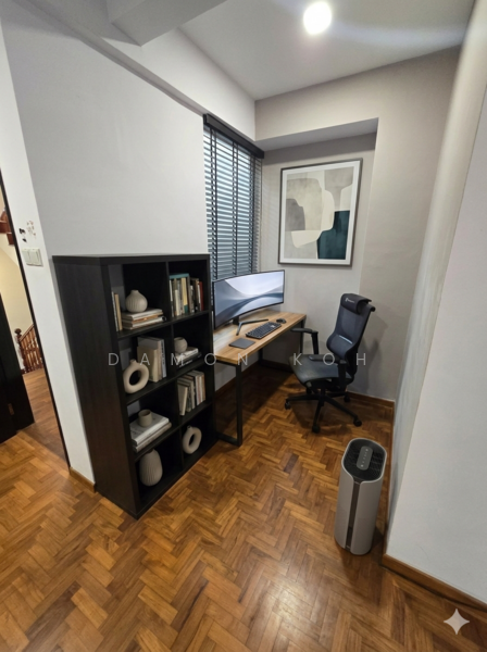 Loyang Villas, Loyang Rise, 5 Bedrooms, 2,800 sqft, Terraced House For Rent, by Damon Koh, 500065119 - Study inside master bedroom - PropertyGuru.com.sg