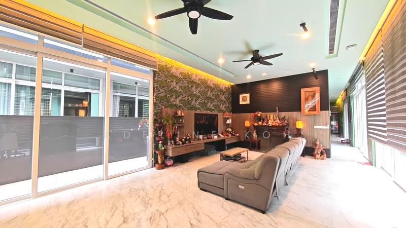 For Sale - Hillcrest Park