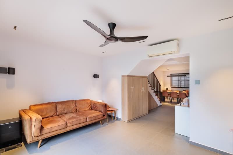 186 Bishan Street 13 HDB Flat For Sale at S$ 1,488,888 | PropertyGuru Singapore - Living Room