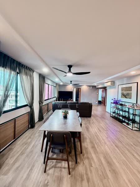 336 Tampines Street 32 HDB Flat For Sale at S$ 1,080,000 | PropertyGuru Singapore - Living Room