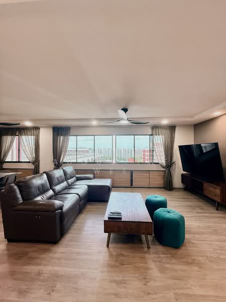 336 Tampines Street 32 HDB Flat For Sale at S$ 1,080,000 | PropertyGuru Singapore - Living Room