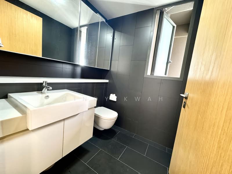 The Viridian Condominium For Sale at S$ 1,480,000 | PropertyGuru Singapore - Bathroom 1