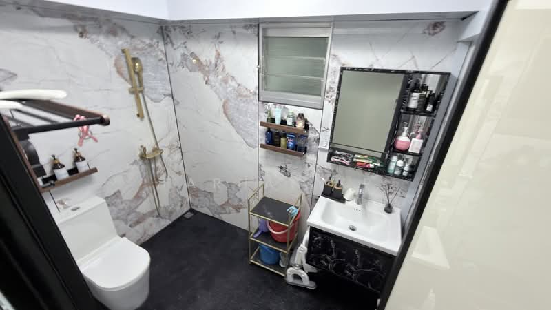 490D Choa Chu Kang Avenue 5, 490D Choa Chu Kang Avenue 5, 3 Bedrooms, 1,216 sqft, HDB Flat For Sale, by Farhan xp, 500065140 - Bathroom - PropertyGuru.com.sg