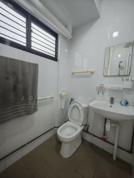 207 Bukit Batok Street 21, 207 Bukit Batok Street 21, 2 Bedrooms, 786 sqft, HDB Flat For Rent, by Joanne Wang, 500065145 - Bathroom - PropertyGuru.com.sg