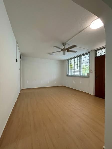 613 Yishun Street 61, 613 Yishun Street 61, Sembawang / Yishun, 3 Bedrooms, 893 sqft, HDB Flat For Sale, by Louis Tay, 500065146 - Living Room - PropertyGuru.com.sg