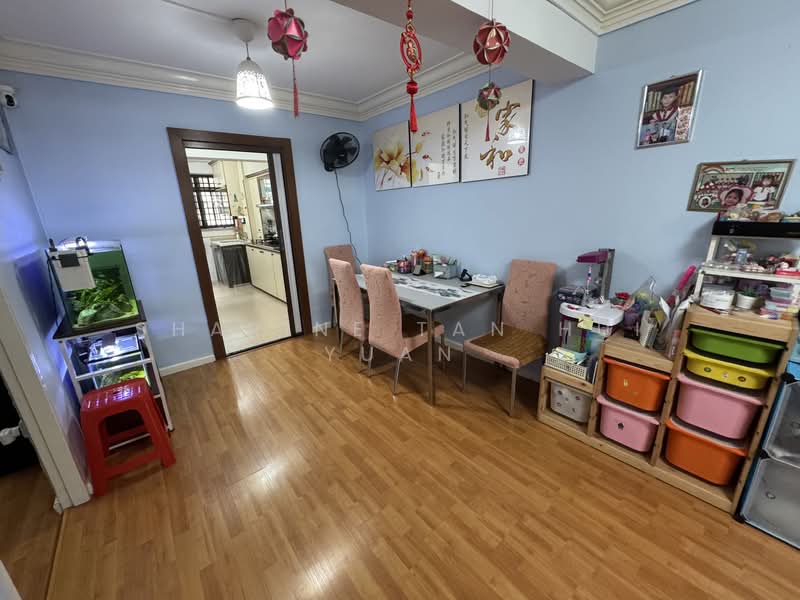 211 Boon Lay Place HDB Flat For Sale at S$ 330,000 | PropertyGuru Singapore - Dining Room