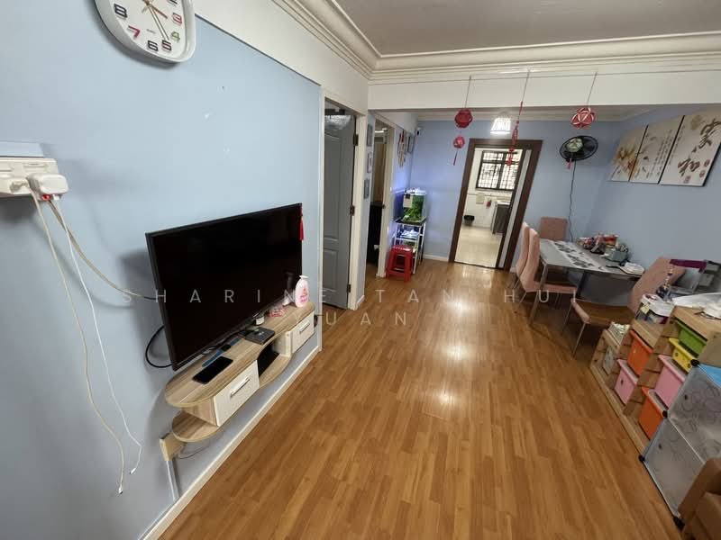 211 Boon Lay Place HDB Flat For Sale at S$ 330,000 | PropertyGuru Singapore - Living Room