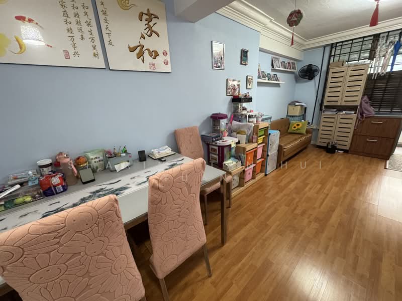 211 Boon Lay Place HDB Flat For Sale at S$ 330,000 | PropertyGuru Singapore - Dining Room