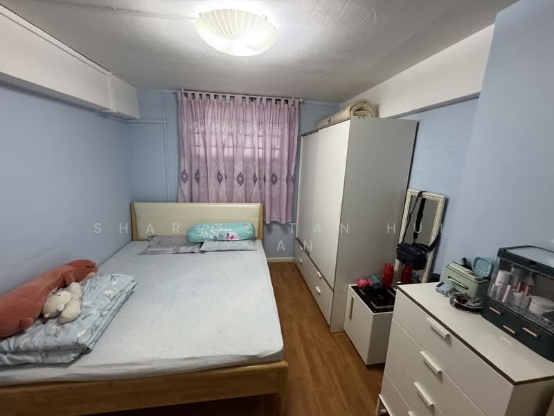 211 Boon Lay Place HDB Flat For Sale at S$ 330,000 | PropertyGuru Singapore - Bedroom