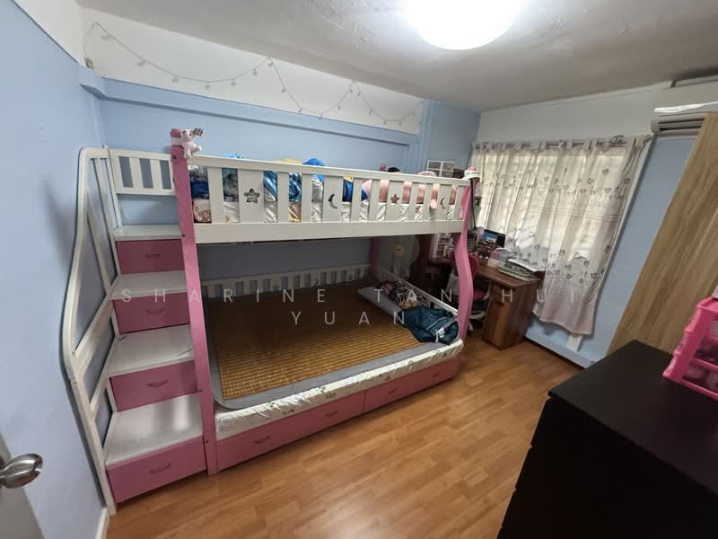 211 Boon Lay Place HDB Flat For Sale at S$ 330,000 | PropertyGuru Singapore - Bedroom