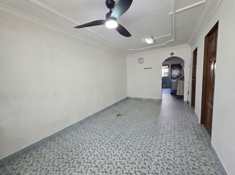 120 Ho Ching Road HDB Flat For Sale at S$ 388,000 | PropertyGuru Singapore - Living Room