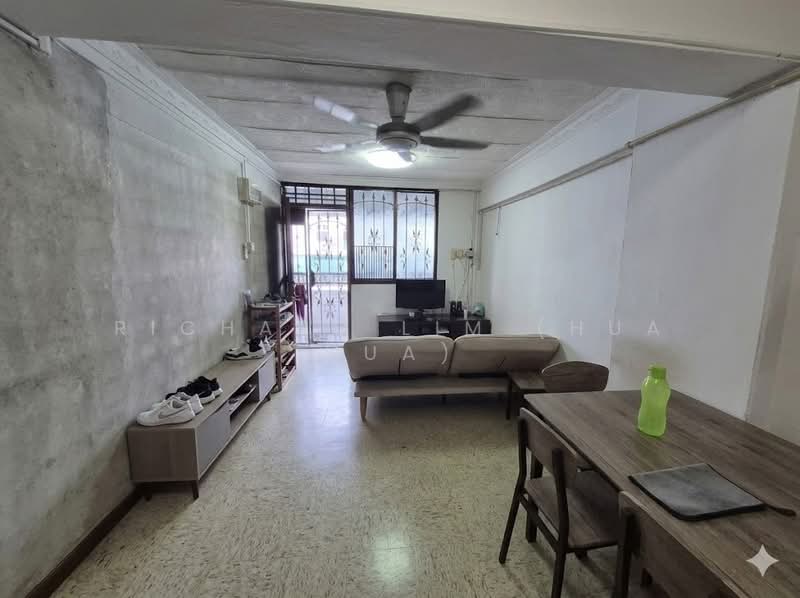 15 Marsiling Lane HDB Flat For Sale at S$ 338,000 | PropertyGuru Singapore - Living Room