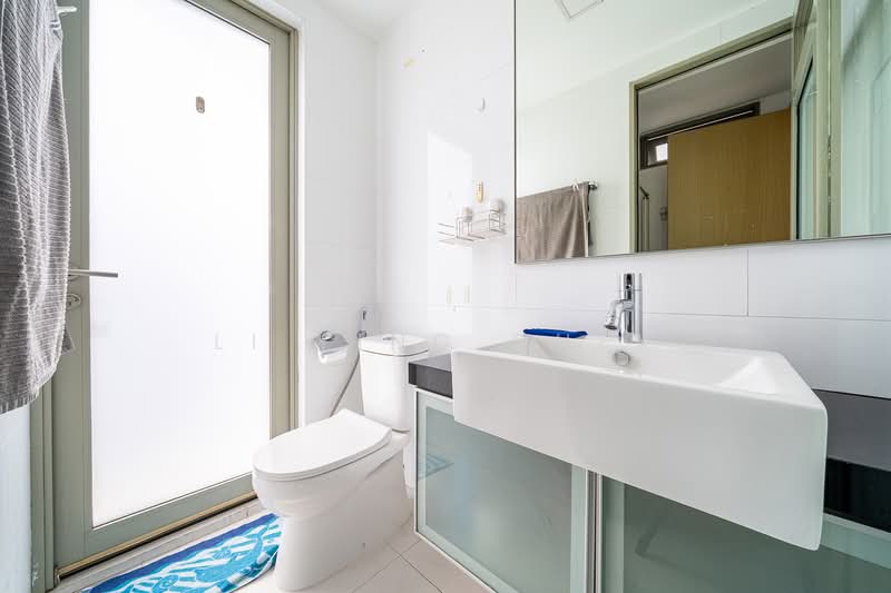 The Calrose Condominium For Sale at S$ 3,400,000 | PropertyGuru Singapore - Bathroom