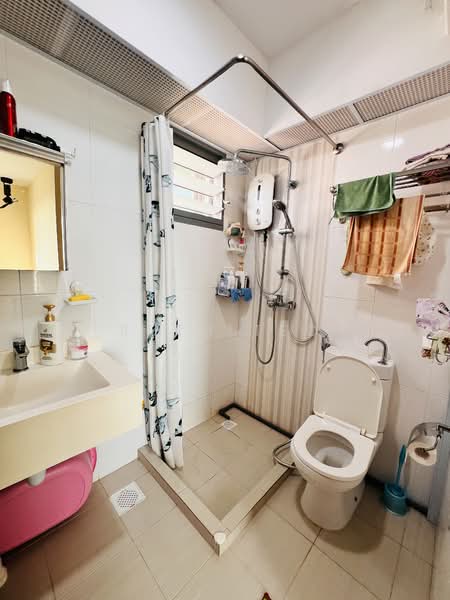 32 Margaret Drive, 32 Margaret Drive, Room Rental, 160 sqft, HDB Flat For Rent, by Ruth Teo, 500065178 - Bathroom - PropertyGuru.com.sg