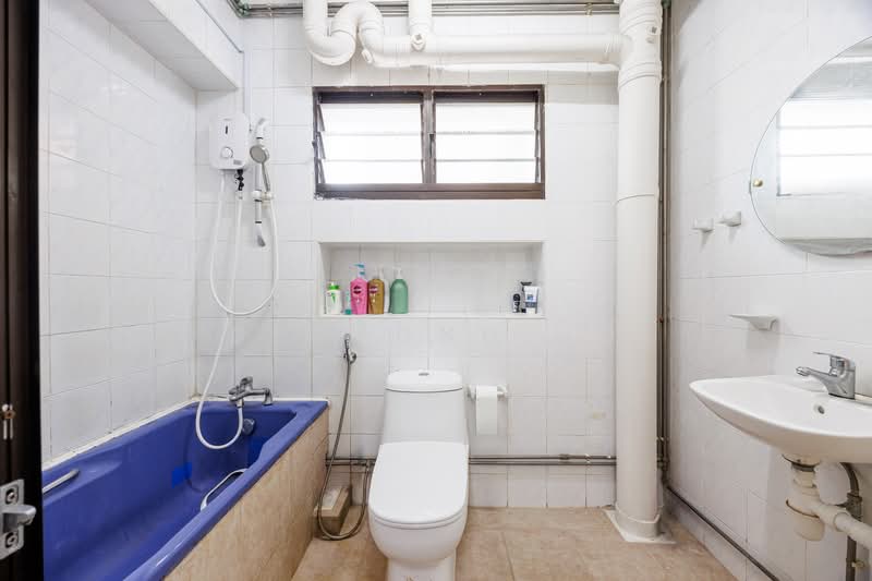 795 Woodlands Drive 72 HDB Flat For Sale at S$ 580,000 | PropertyGuru Singapore - Master Bathroom