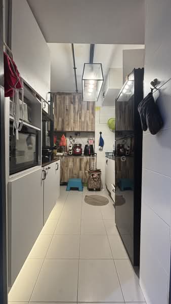 92 Dawson Road HDB Flat For Sale at S$ 830,000 | PropertyGuru Singapore - Kitchen