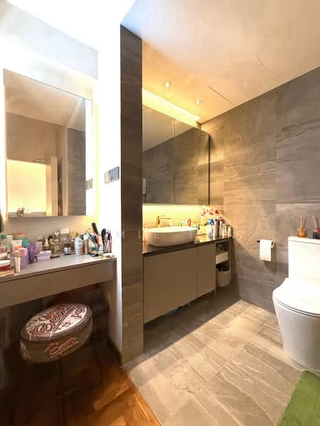 The Bayshore Condominium For Sale at S$ 1,380,000 | PropertyGuru Singapore - Master Bathroom