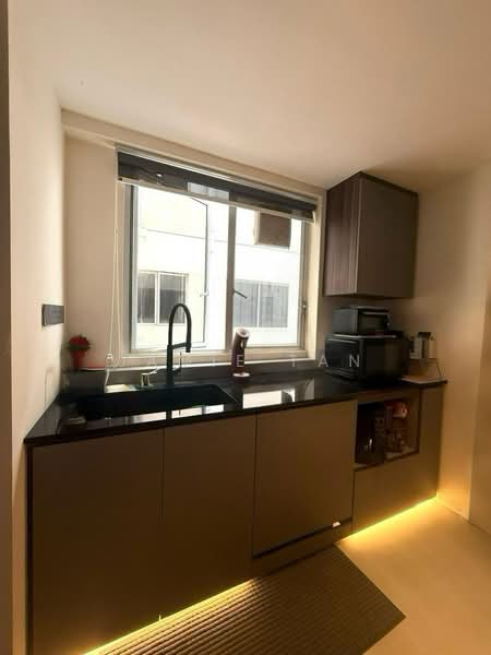 The Bayshore Condominium For Sale at S$ 1,380,000 | PropertyGuru Singapore - Kitchen