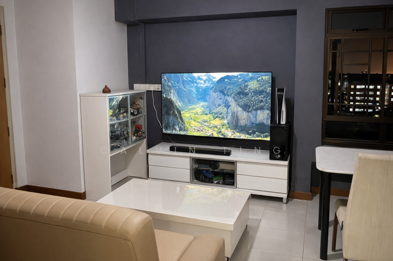 990C Jurong West Street 93 HDB Flat For Sale at S$ 354,000 | PropertyGuru Singapore - Living Room