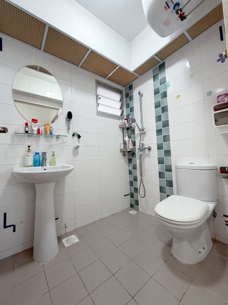 803A Keat Hong Close HDB Flat For Sale at S$ 518,888 | PropertyGuru Singapore - Bathroom