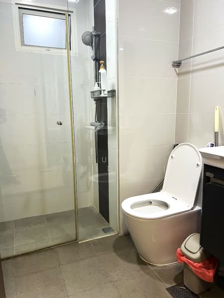 Watercolours, 25 Pasir Ris Link, 3 Bedrooms, 1,000 sqft, Executive Condominium For Rent, by Anbu s/o Samidurai, 500065238 - Common Toilet - PropertyGuru.com.sg