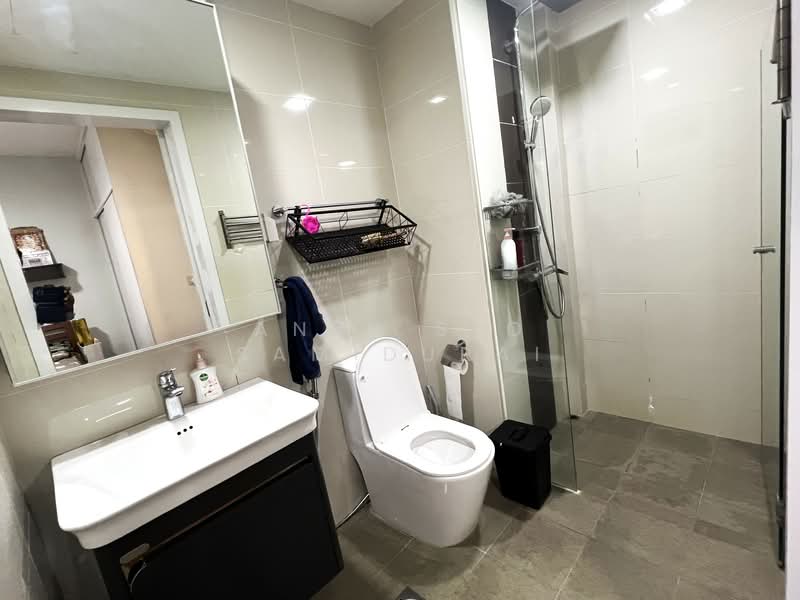 Watercolours, 25 Pasir Ris Link, 3 Bedrooms, 1,000 sqft, Executive Condominium For Rent, by Anbu s/o Samidurai, 500065238 - Master room Toilet - PropertyGuru.com.sg